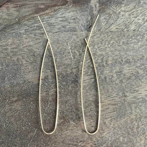 Gold tone minimalist simple fish hoop threader earrings - Picture 2 of 5